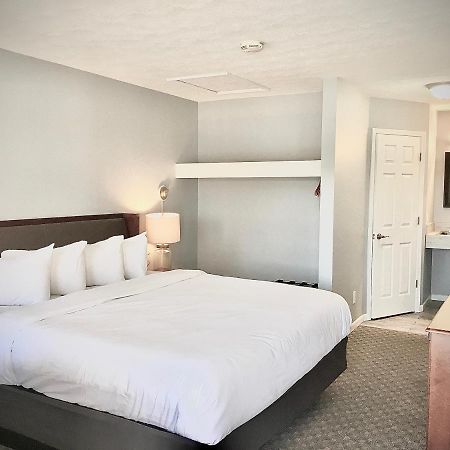 Empire Lakeshore Inn Bagian luar foto