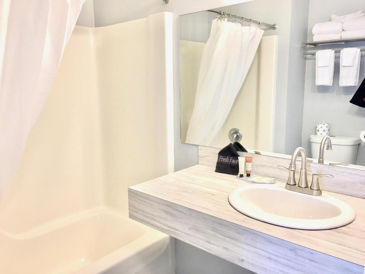 Empire Lakeshore Inn Bagian luar foto