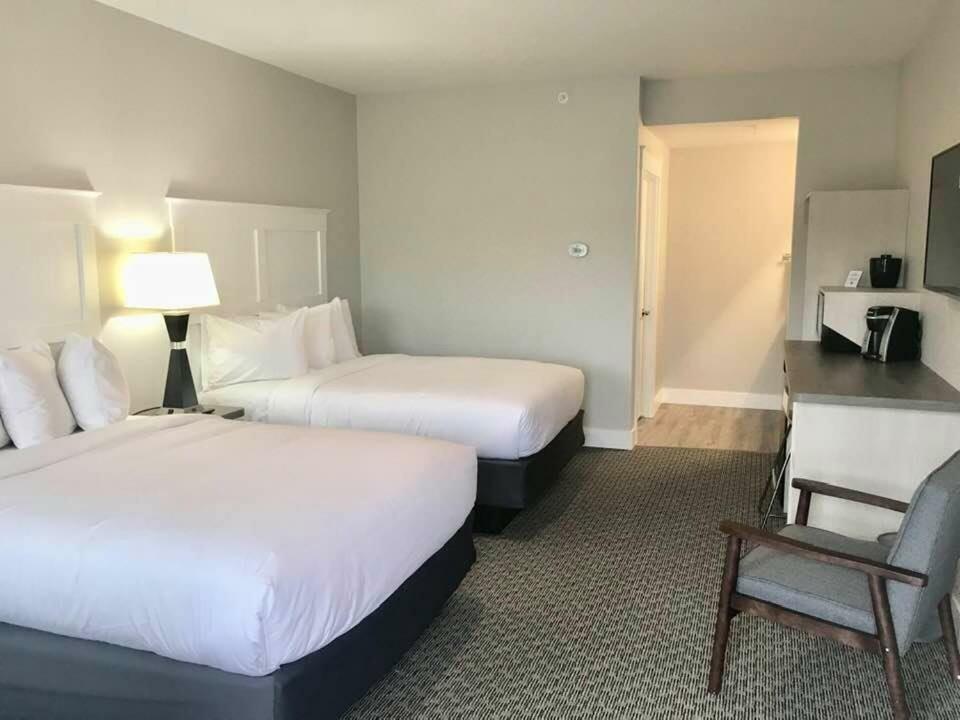 Empire Lakeshore Inn Bagian luar foto