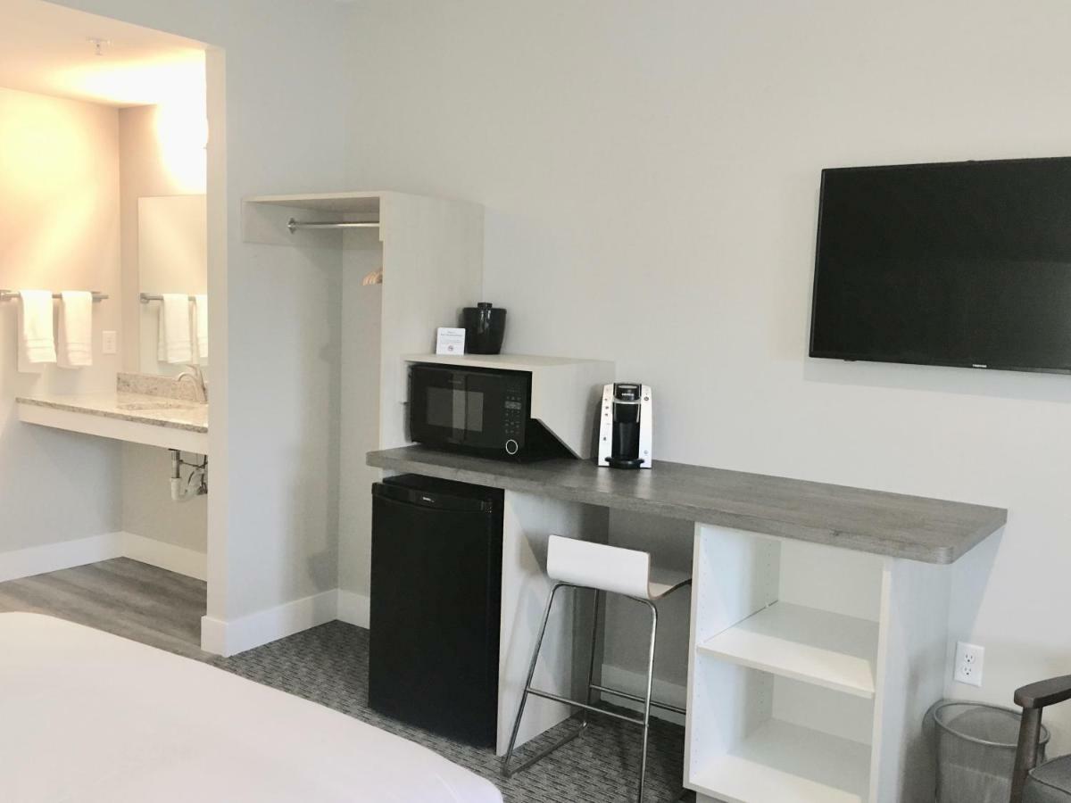 Empire Lakeshore Inn Bagian luar foto